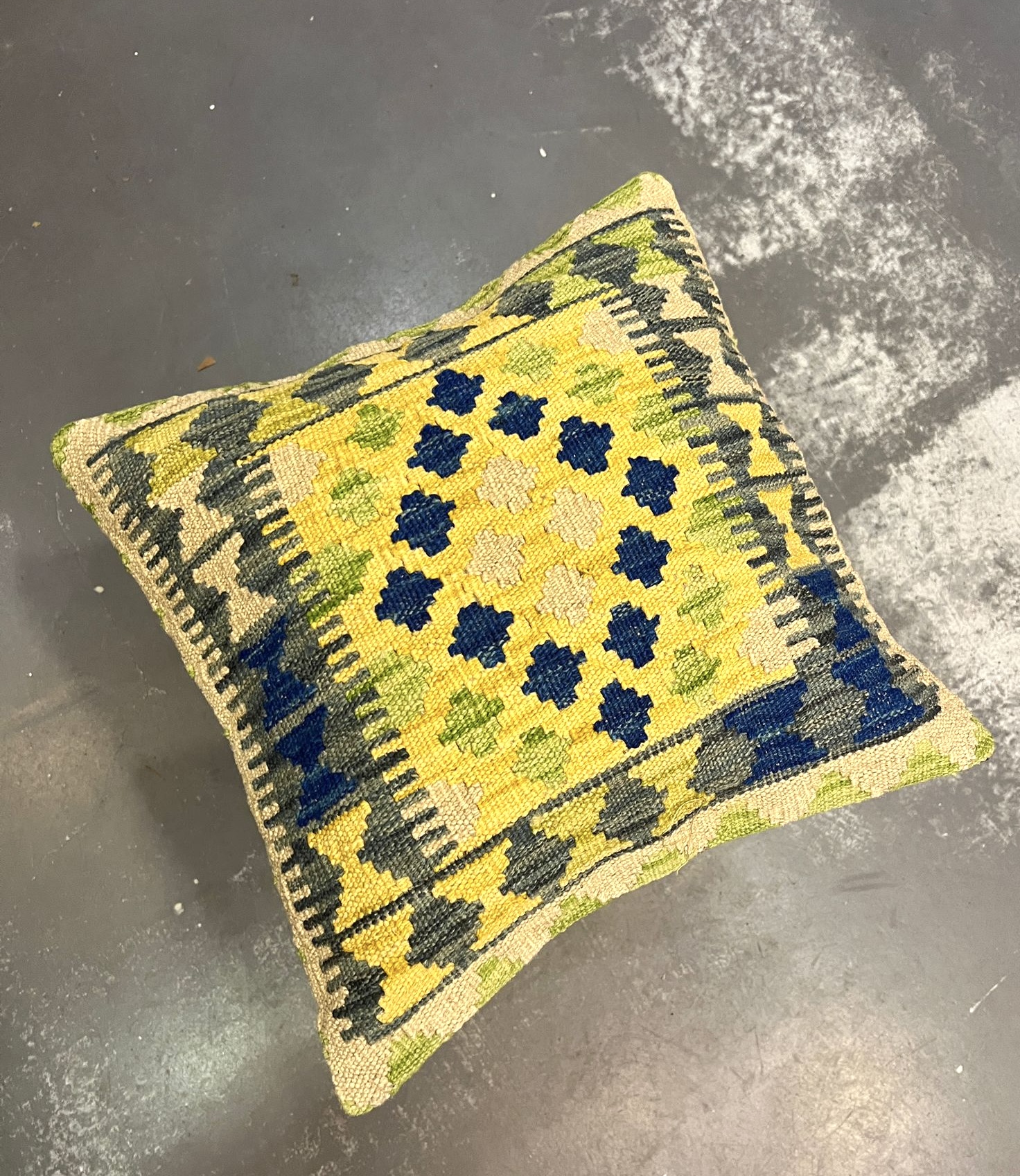 housse de coussin kilim fond jaune